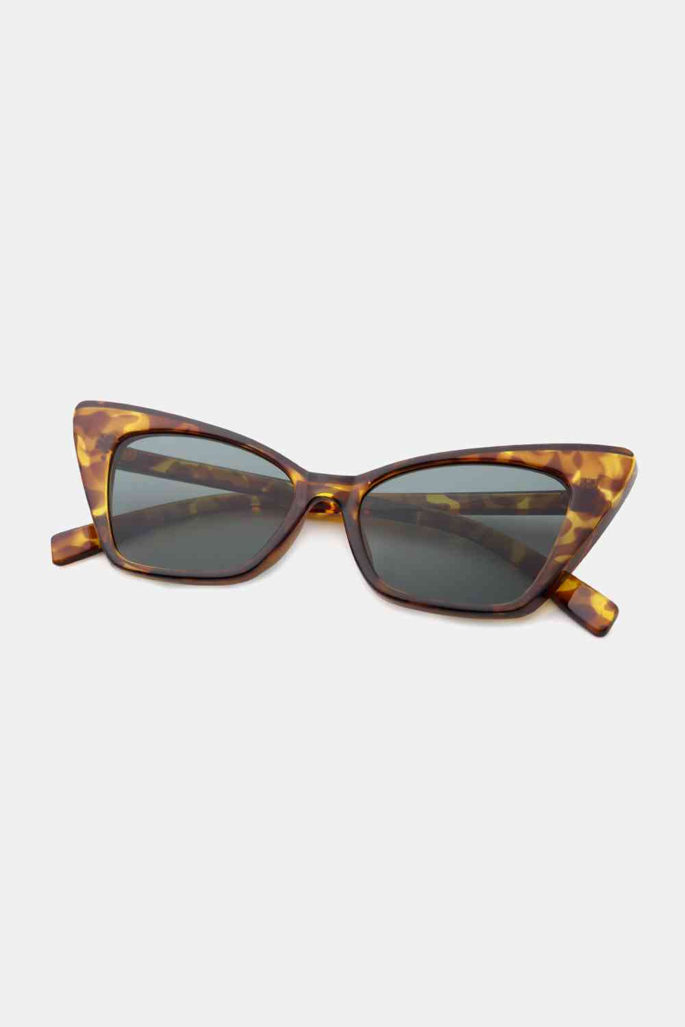UV400 Cat Eye Sunglasses with acetate lenses and polycarbonate frame, including protective case.