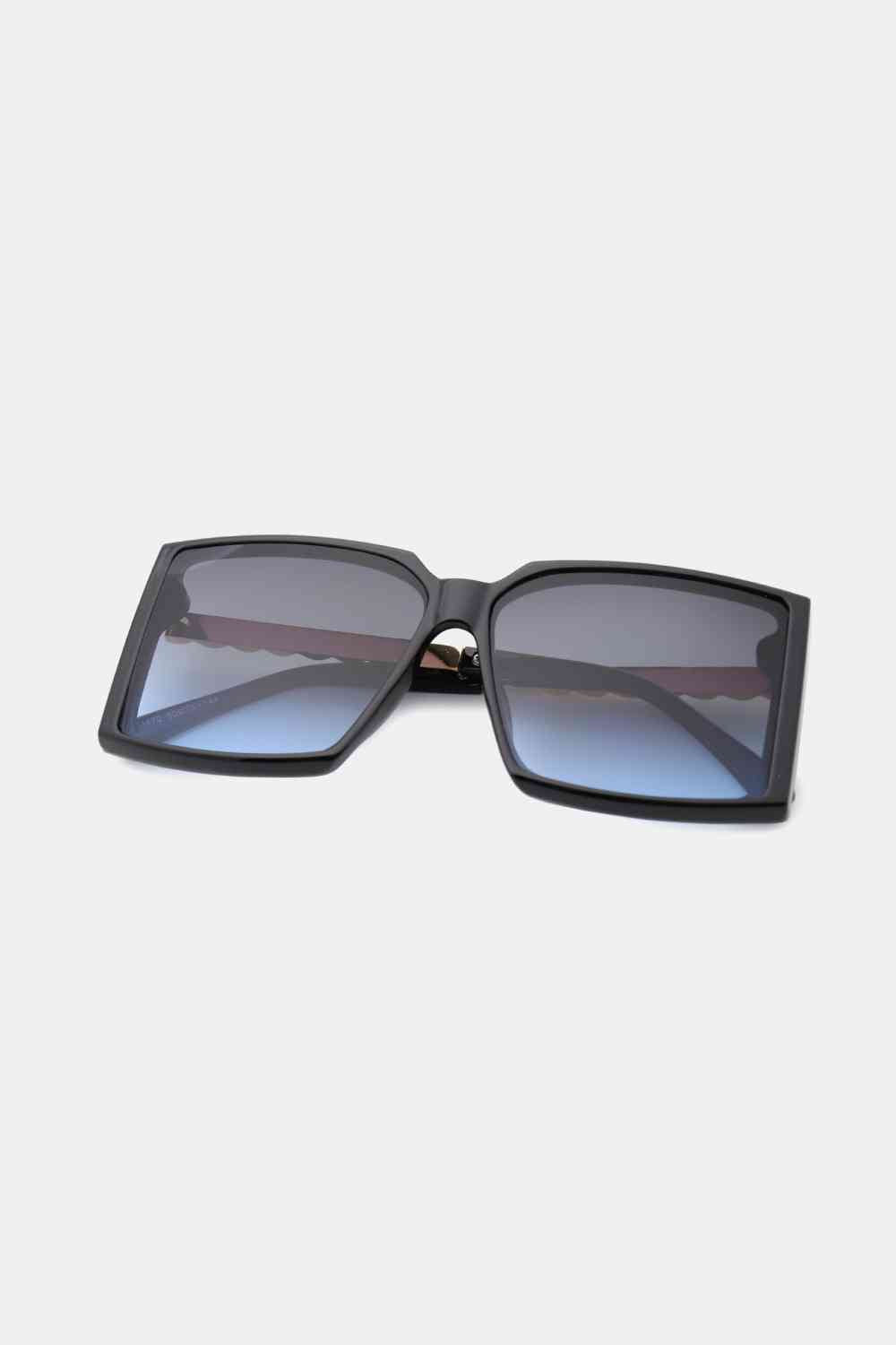 Square polycarbonate frame sunglasses with UV400 protection and metal-plastic hybrid temples, includes protective case.