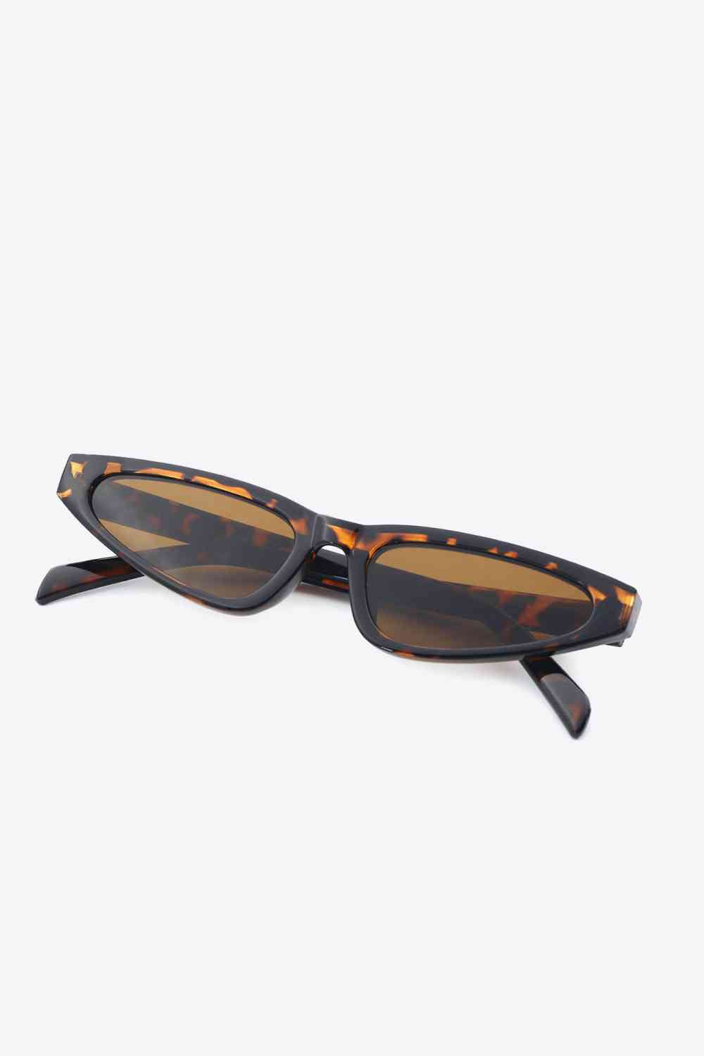 Polycarbonate Frame UV400 Cat Eye Sunglasses with acetate lenses and UV protection.