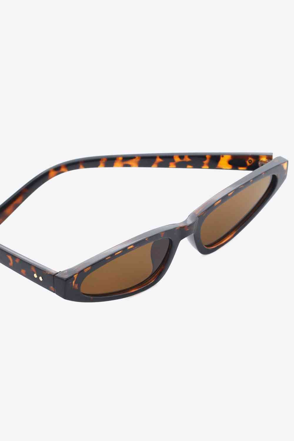 Polycarbonate Frame UV400 Cat Eye Sunglasses with acetate lenses and UV protection.