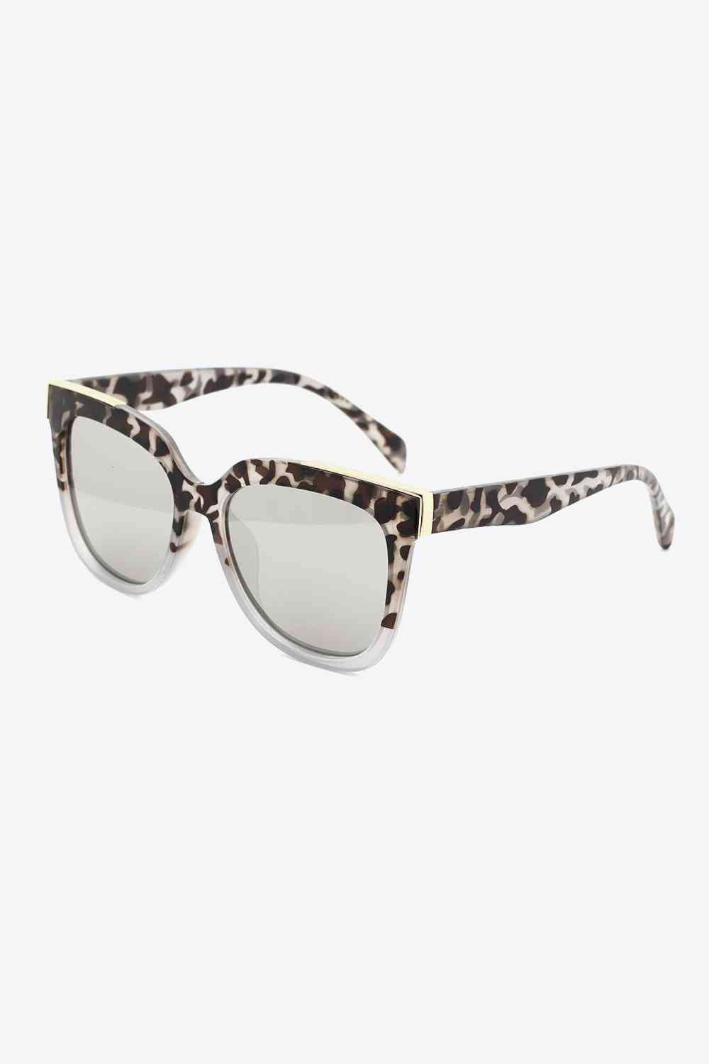 Tortoiseshell square sunglasses with UV400 protection, acetate lenses, and a polycarbonate frame, includes protective case.