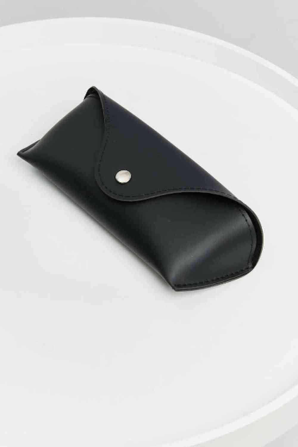 Tortoiseshell square sunglasses with UV400 protection, acetate lenses, and a polycarbonate frame, includes protective case.