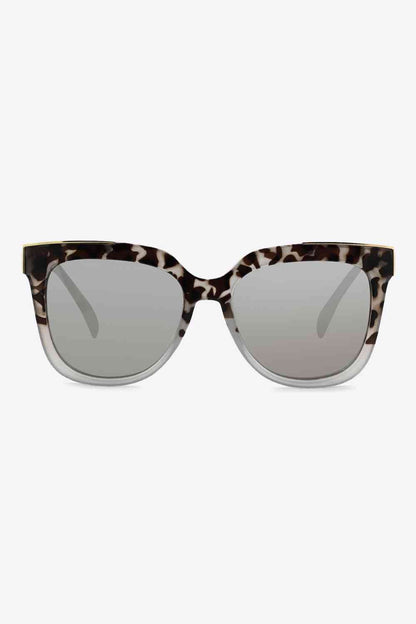 Tortoiseshell square sunglasses with UV400 protection, acetate lenses, and a polycarbonate frame, includes protective case.